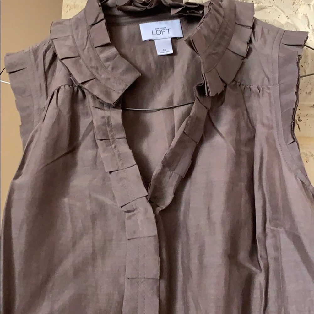 Ann Taylor Loft Women’s Top.  Like New - Picture 4 of 8